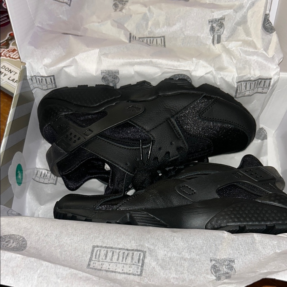 Nike Air Huarache (2021) Triple Black - Picture 2 of 5